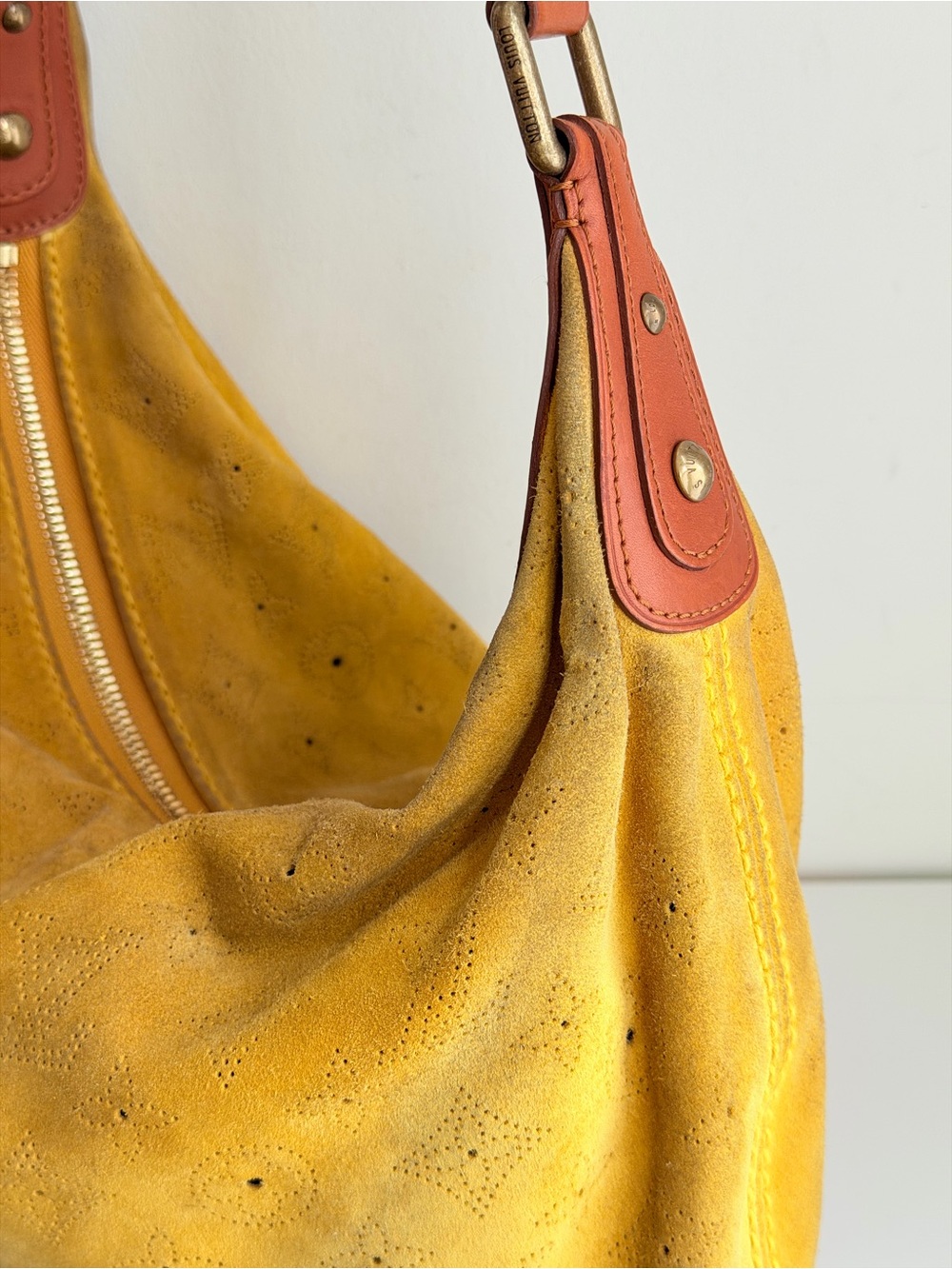 Authentic Louis Vuitton Mahina Onata Hobo Shoulder Bag - Picture 14 of 16